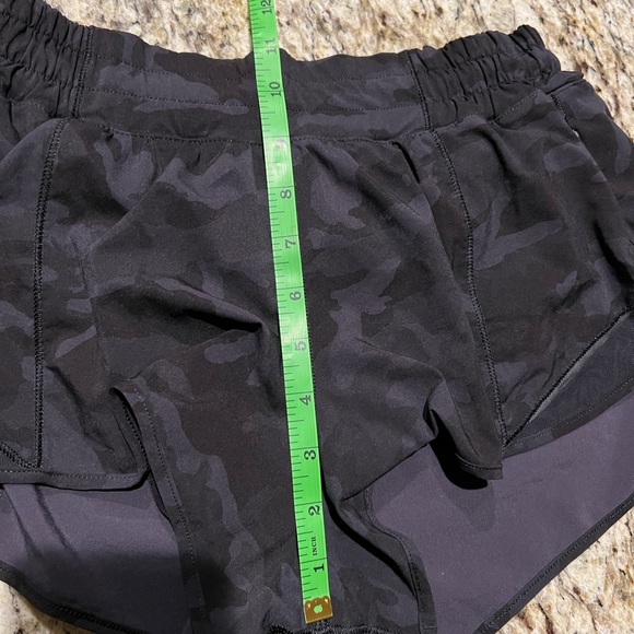 Lululemon Hotty Hot Short II *2.5" - Incognito Camo Multi Grey / Black - Picture 8 of 9